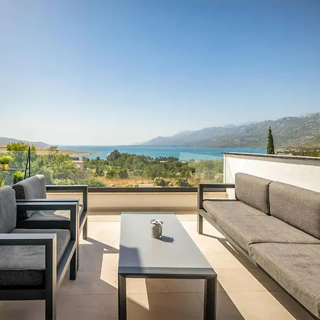 Rawna Vikendica Rovanjska