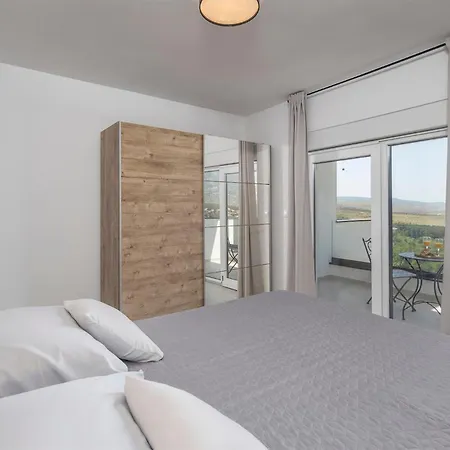 Rawna * ロバニスカ