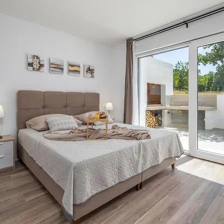 別荘 Rawna ロバニスカ