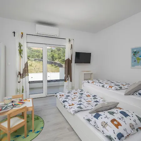 Rawna * ロバニスカ